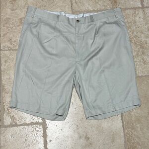 Tehama Men's Classic Flat-Front Golf Shorts in Beige